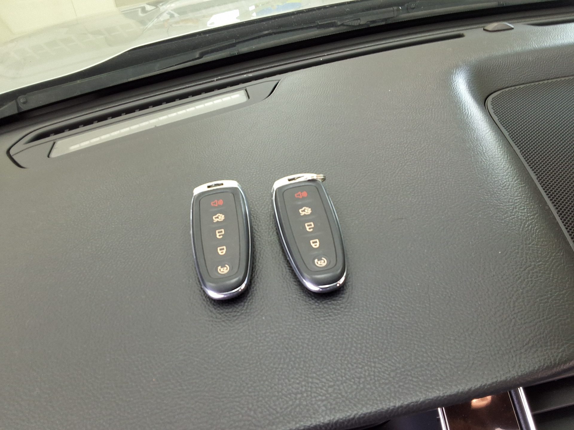 2014 - ford taurus