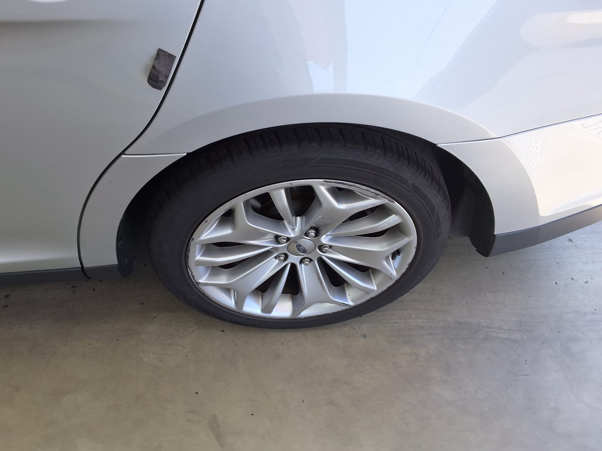 2014 - ford taurus