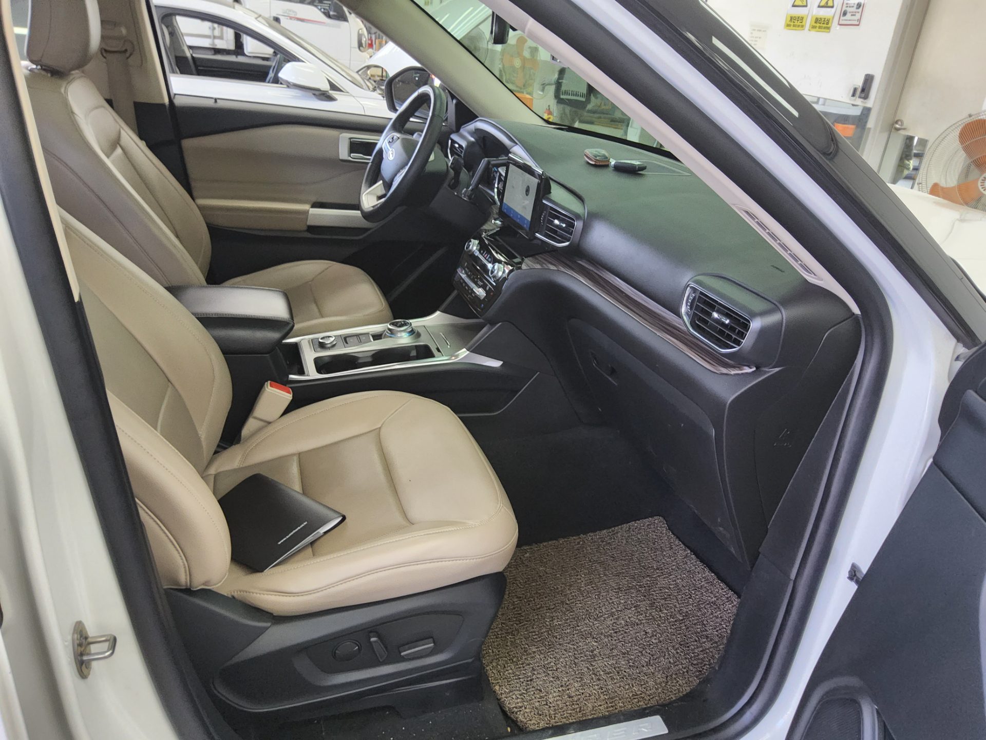 2021 - ford explorer