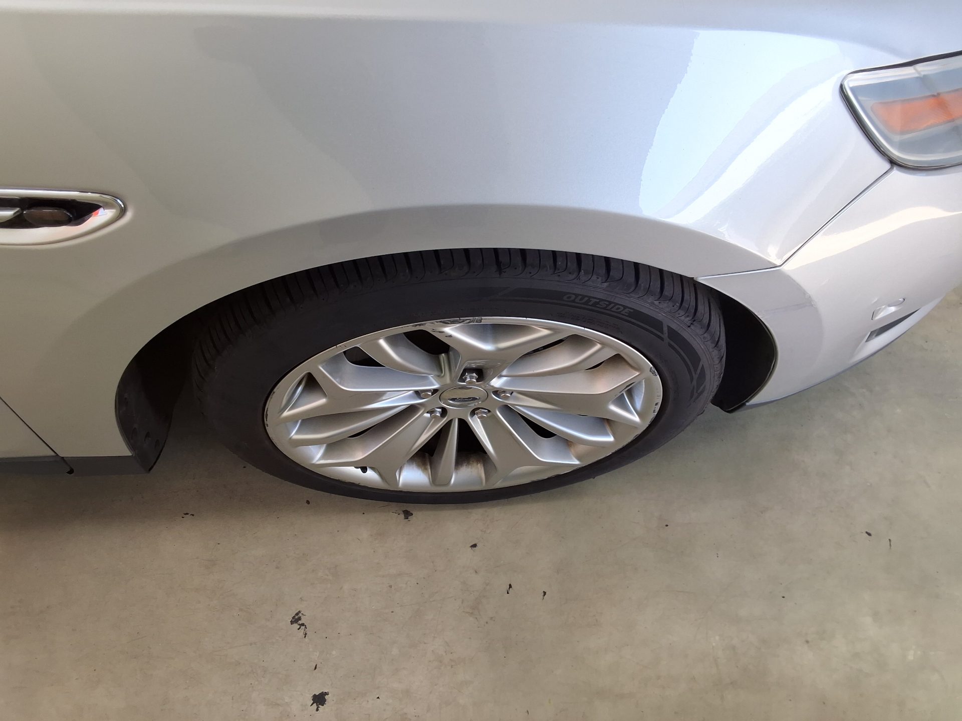 2014 - ford taurus