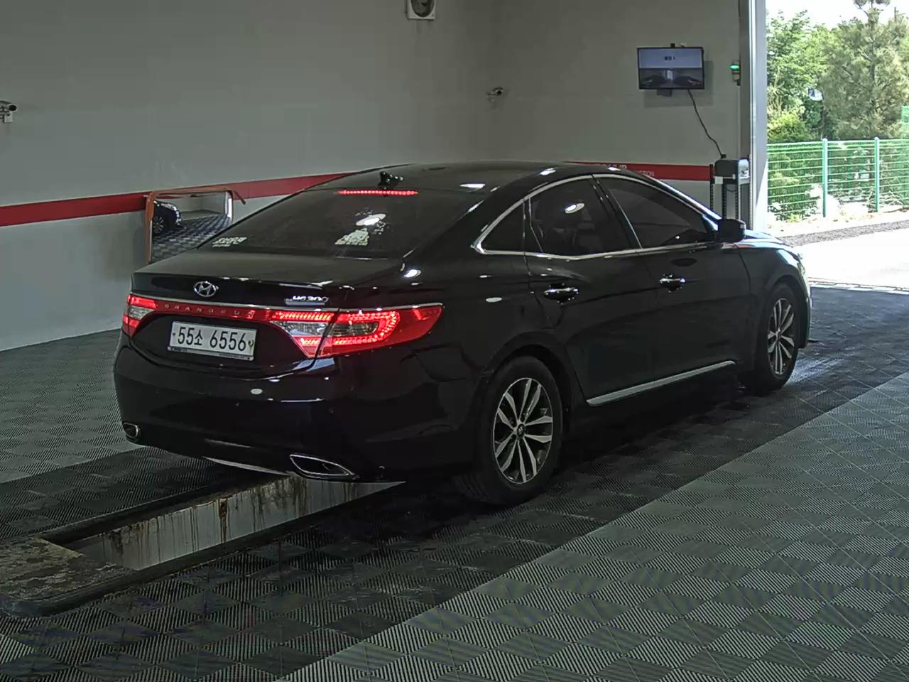 2011 - hyundai grandeur