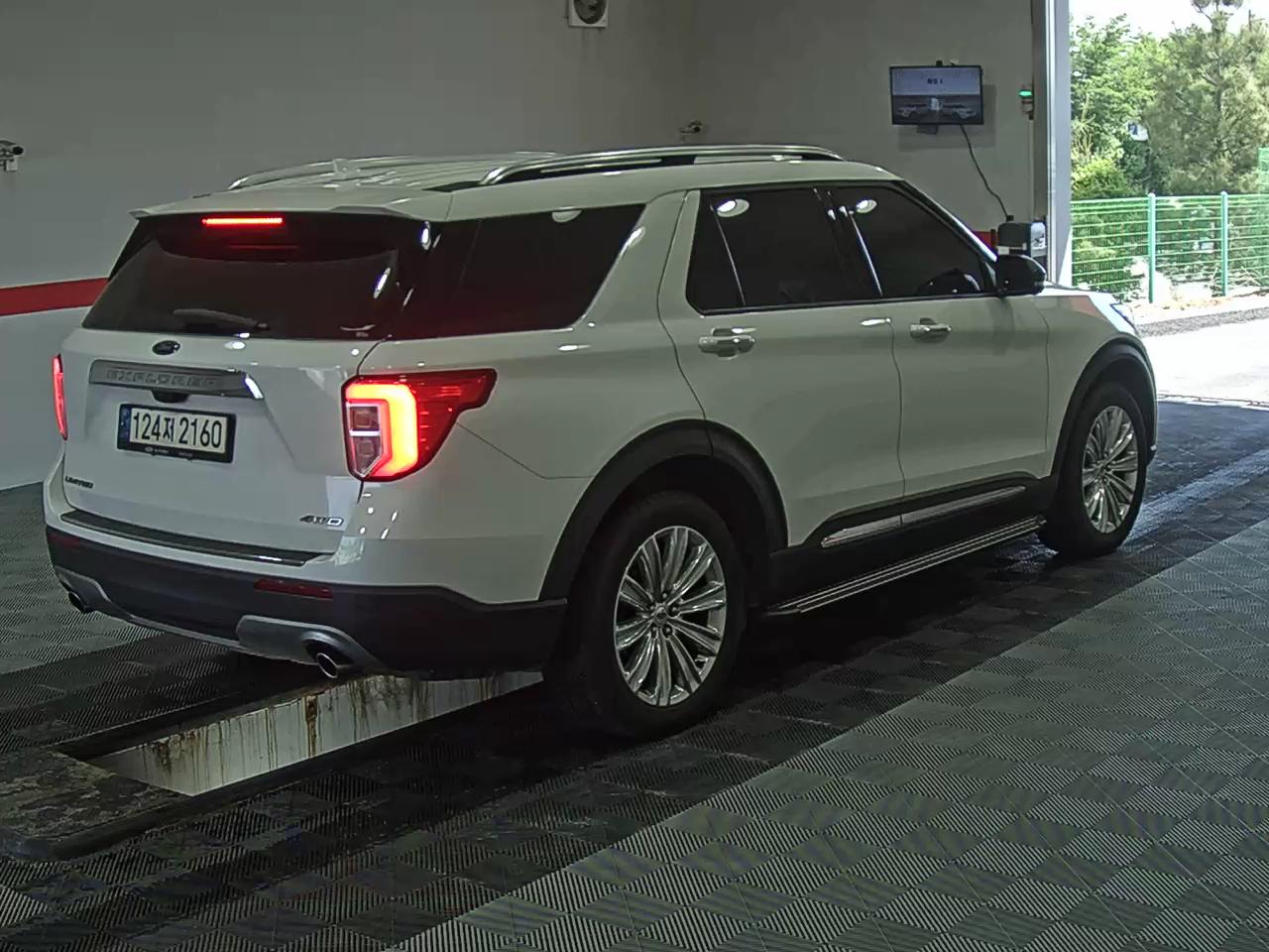 2021 - ford explorer