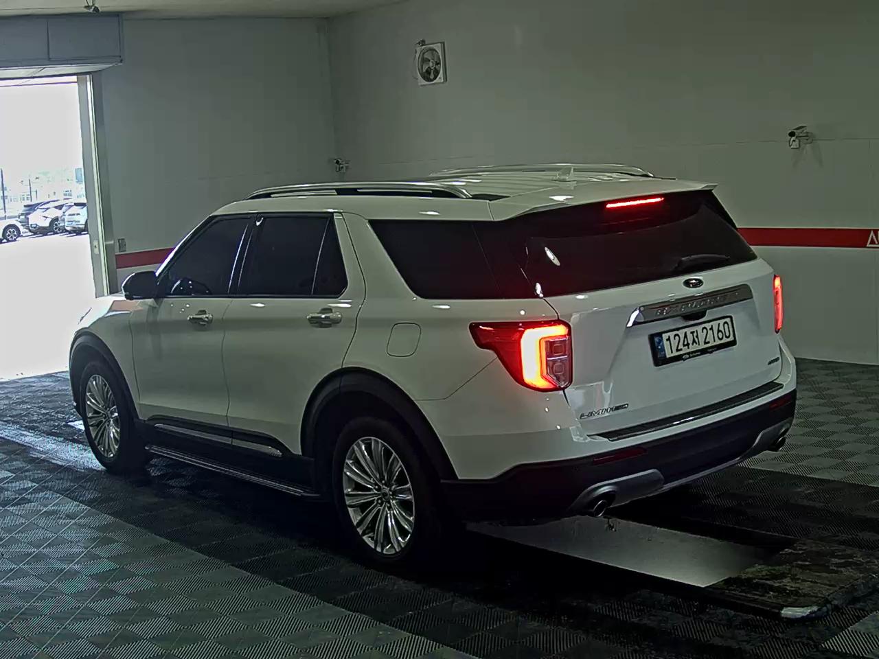 2021 - ford explorer