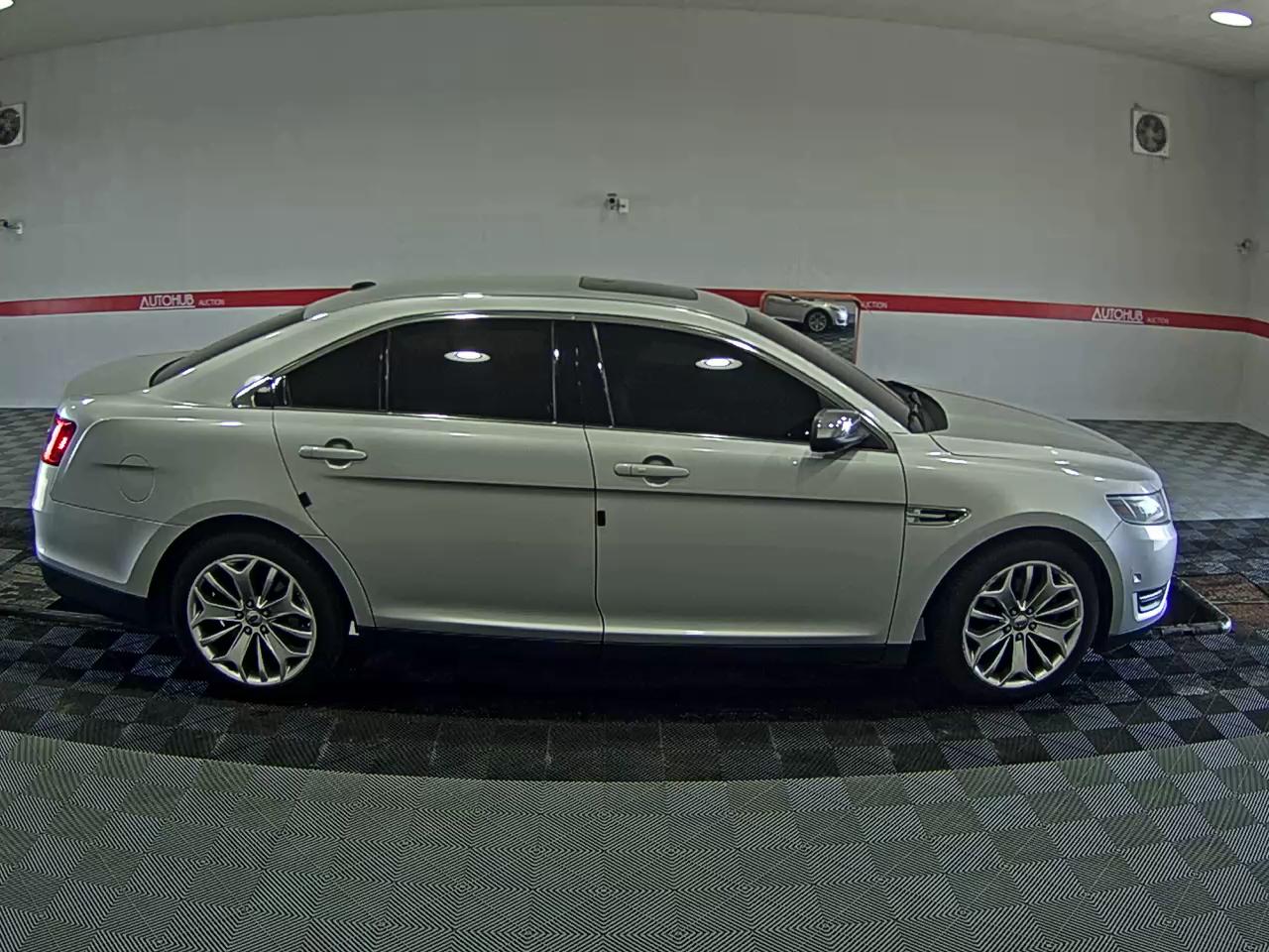 2014 - ford taurus