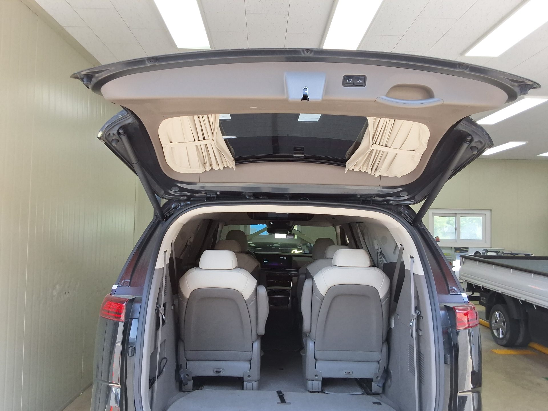 2022 - kia carnival