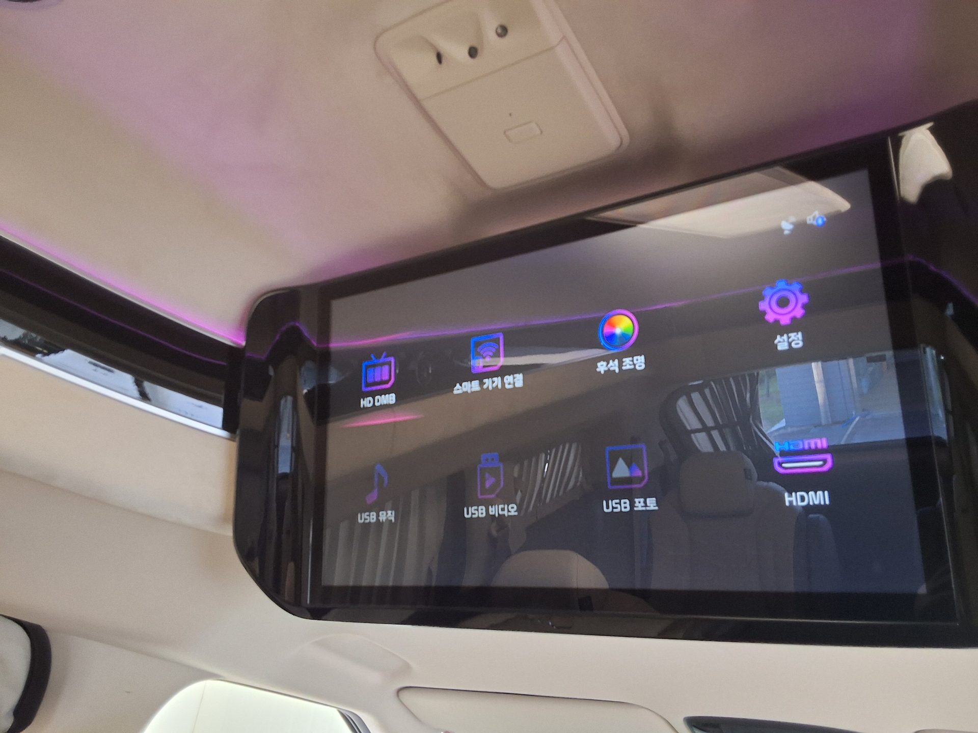 2022 - kia carnival