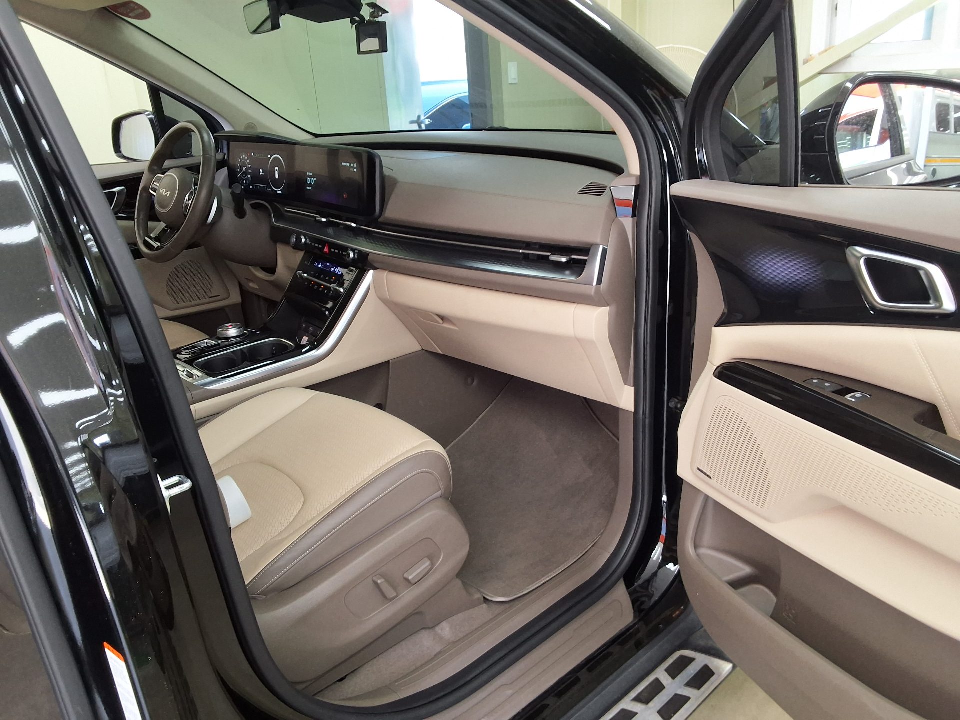 2022 - kia carnival