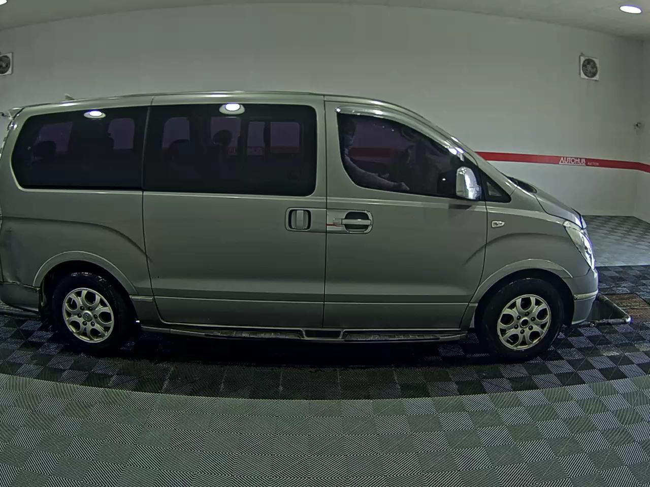 2013 - hyundai grand starex