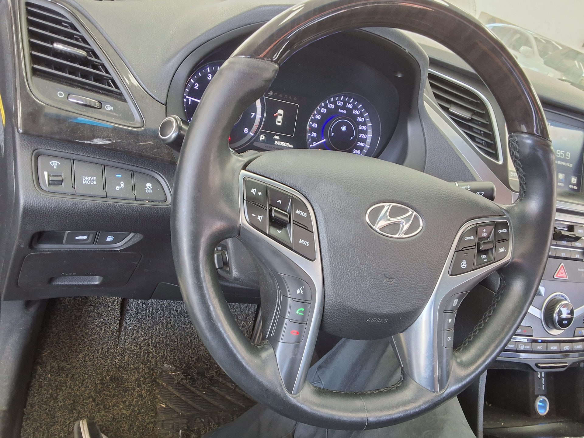 2016 - hyundai grandeur