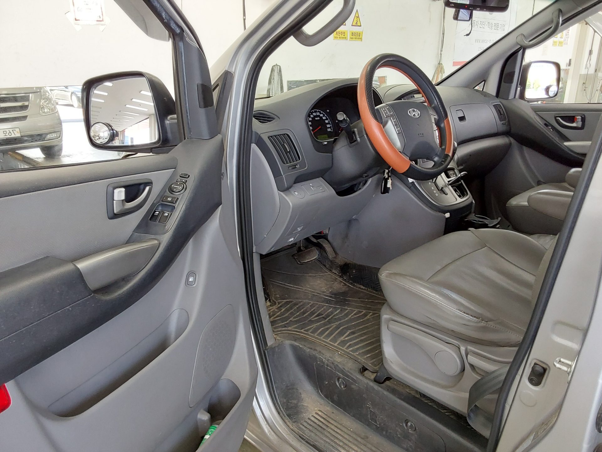 2014 - hyundai grand starex