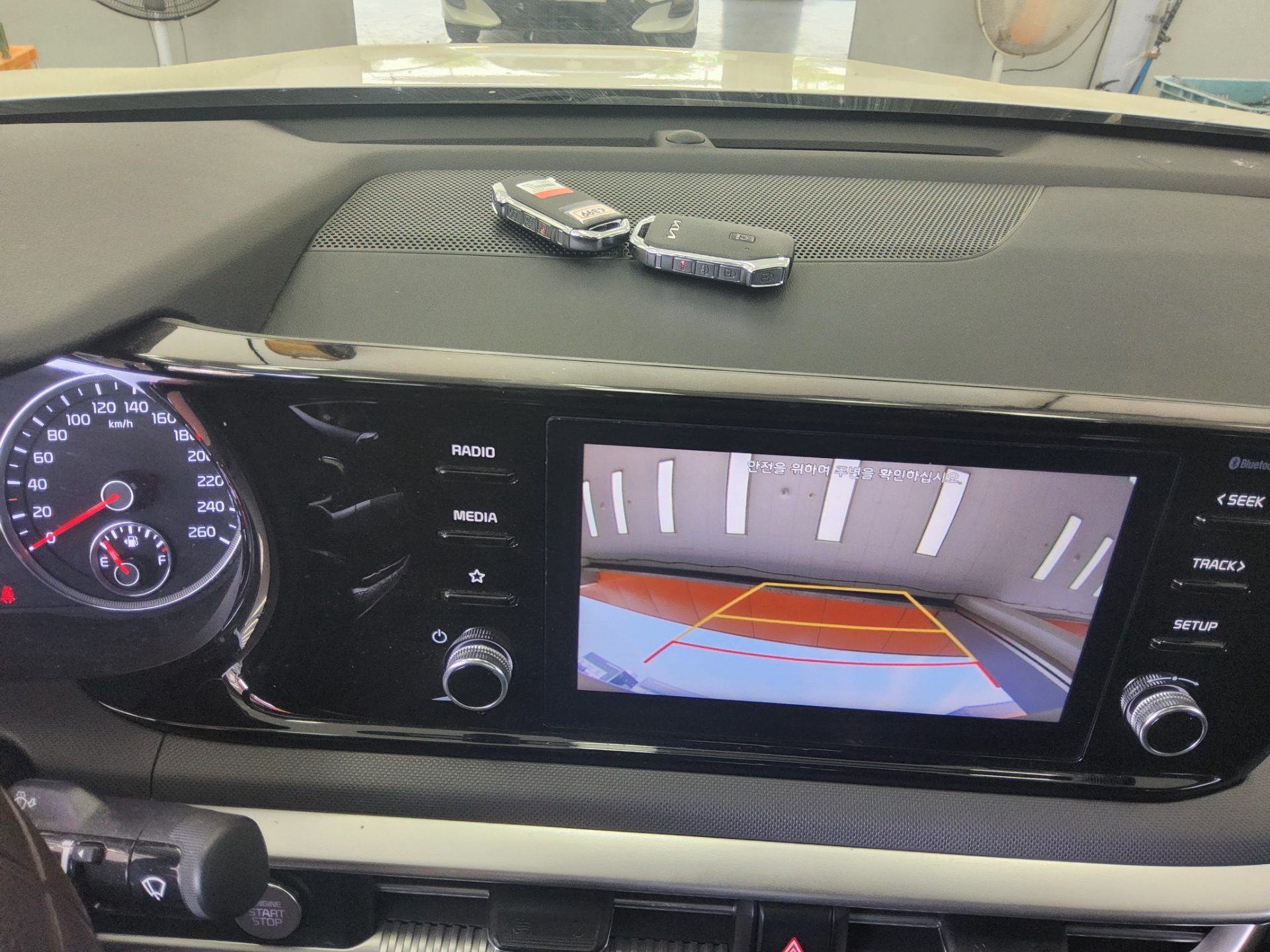 2023 - kia k5