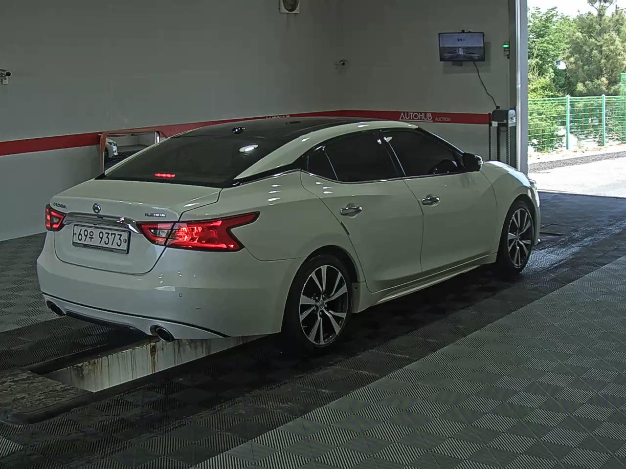2017 - nissan maxima