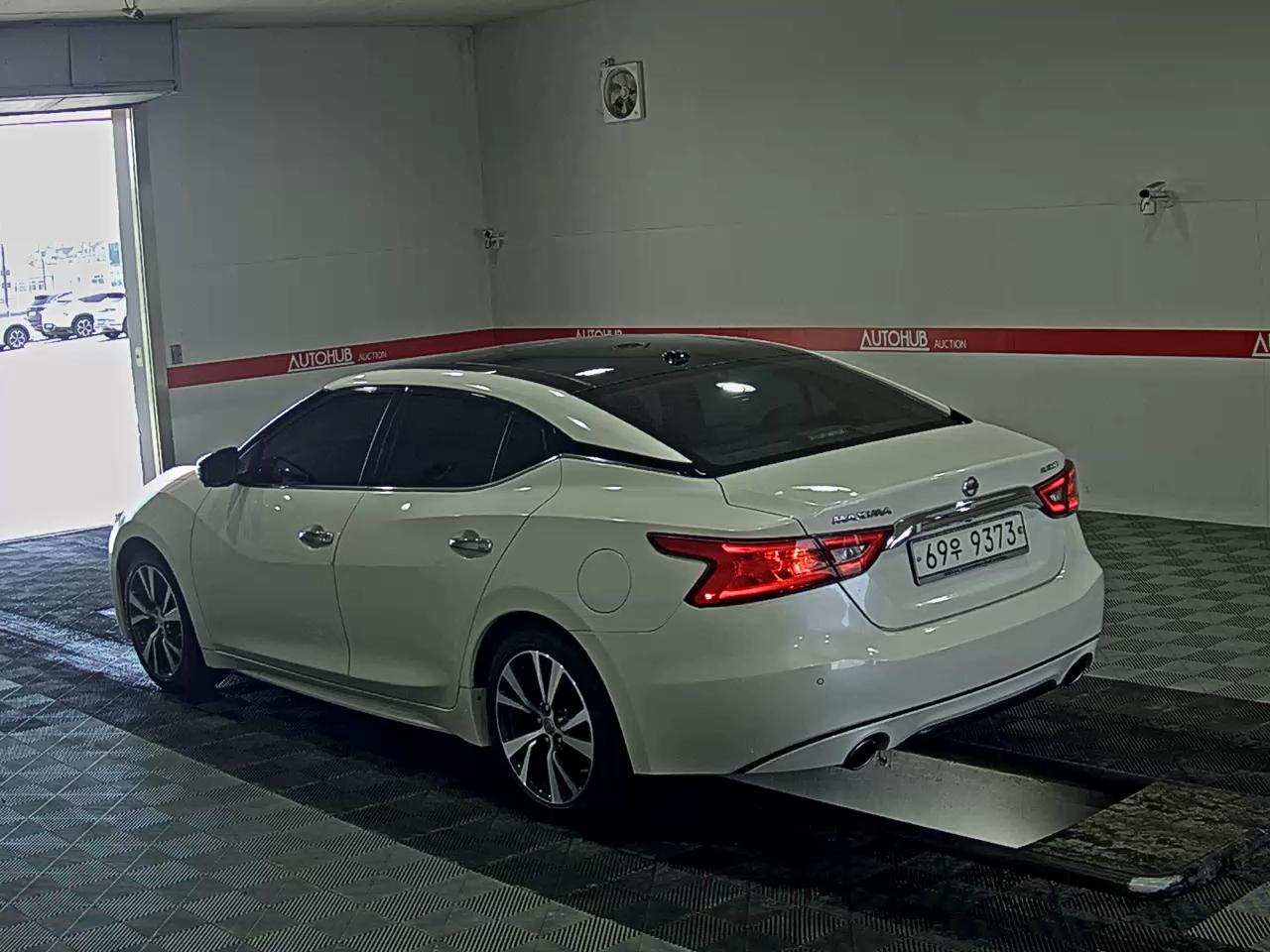 2017 - nissan maxima