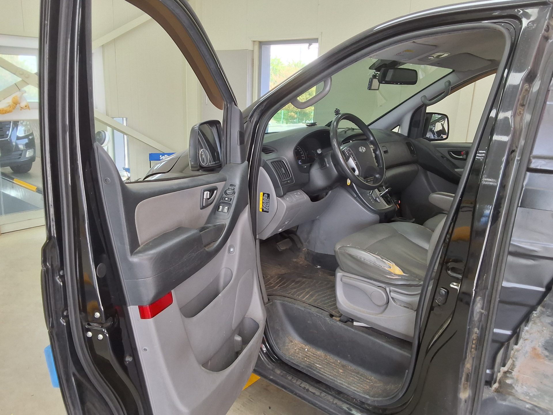 2017 - hyundai grand starex