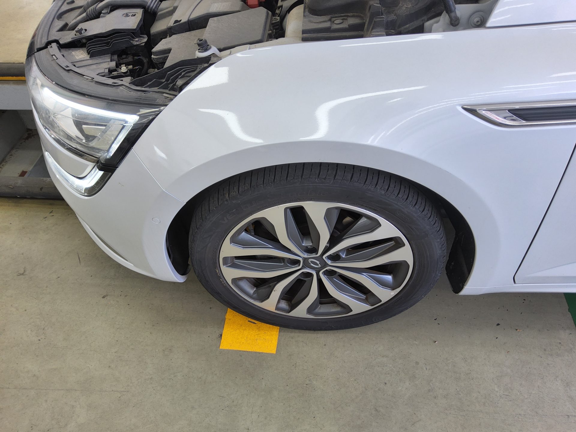 2017 - renault sm6