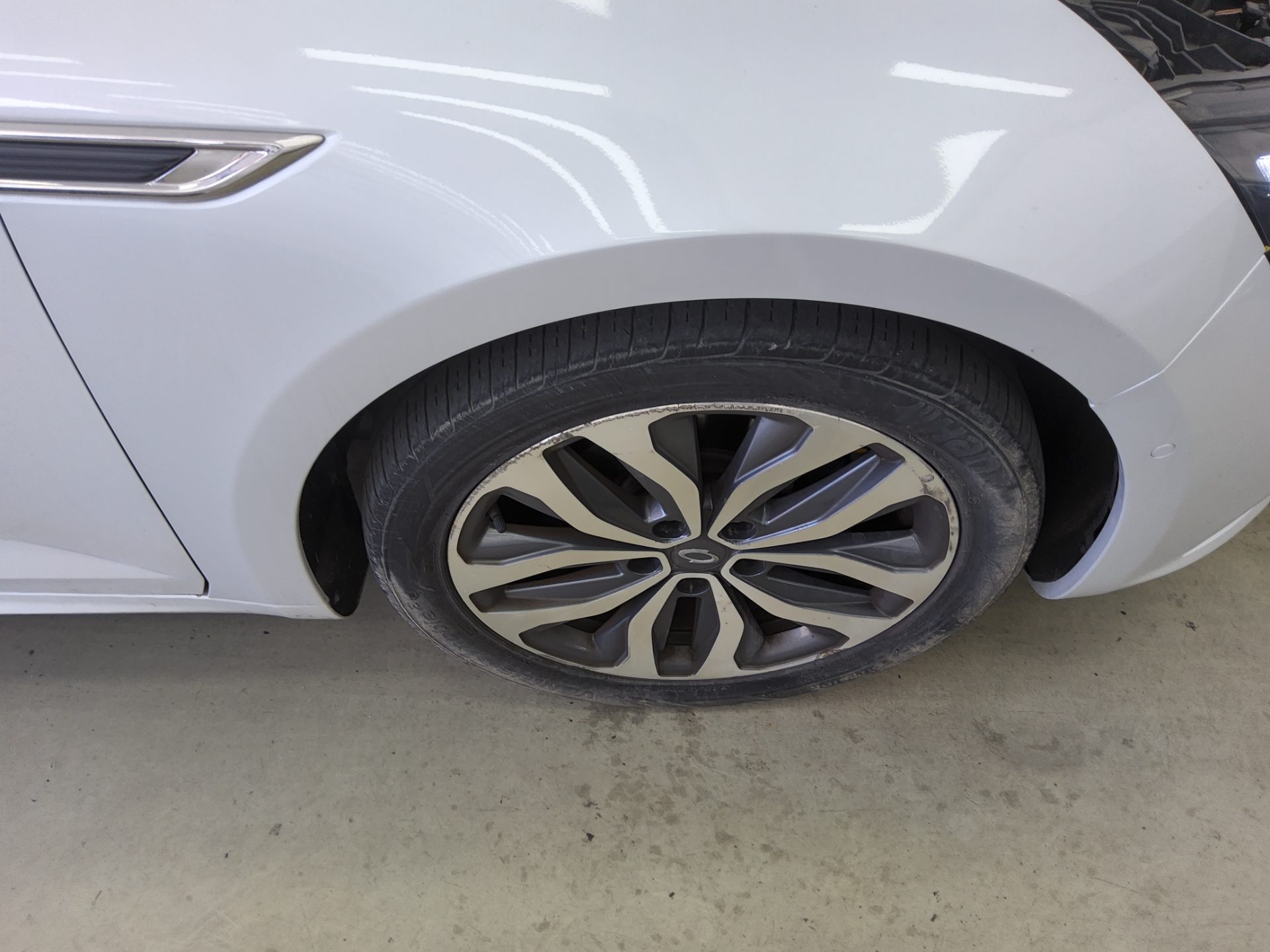 2017 - renault sm6