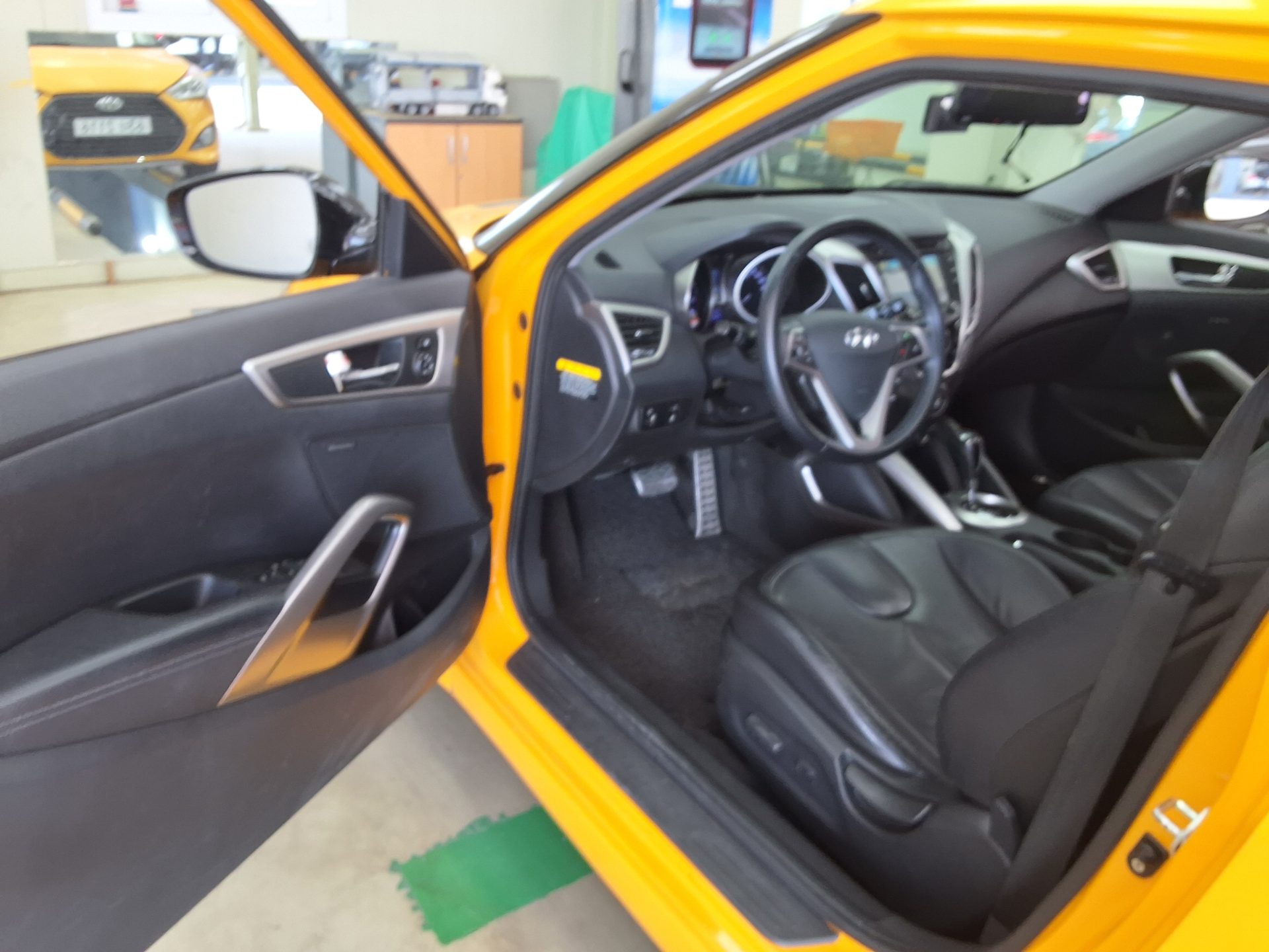 2012 - hyundai veloster
