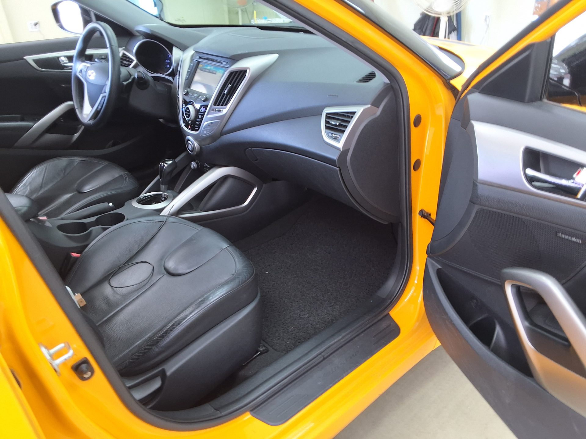 2012 - hyundai veloster