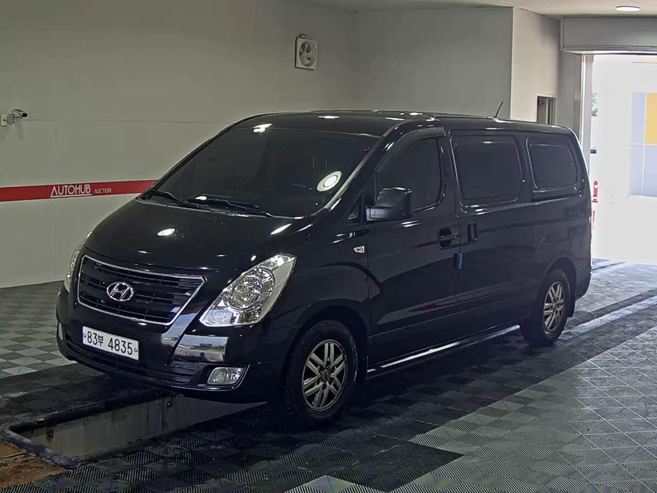 HYUNDAI GRAND STAREX