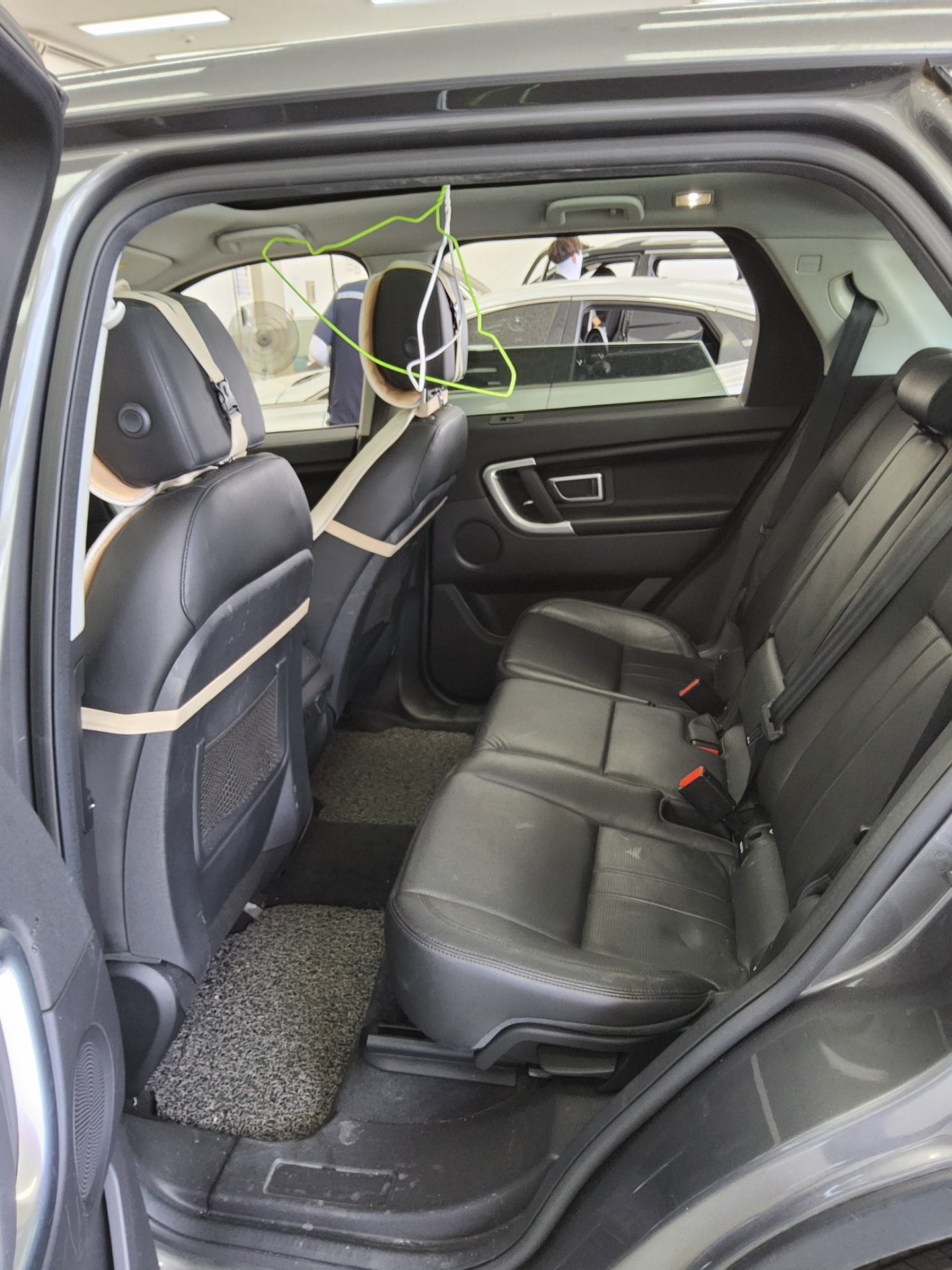 2018 - land rover discovery