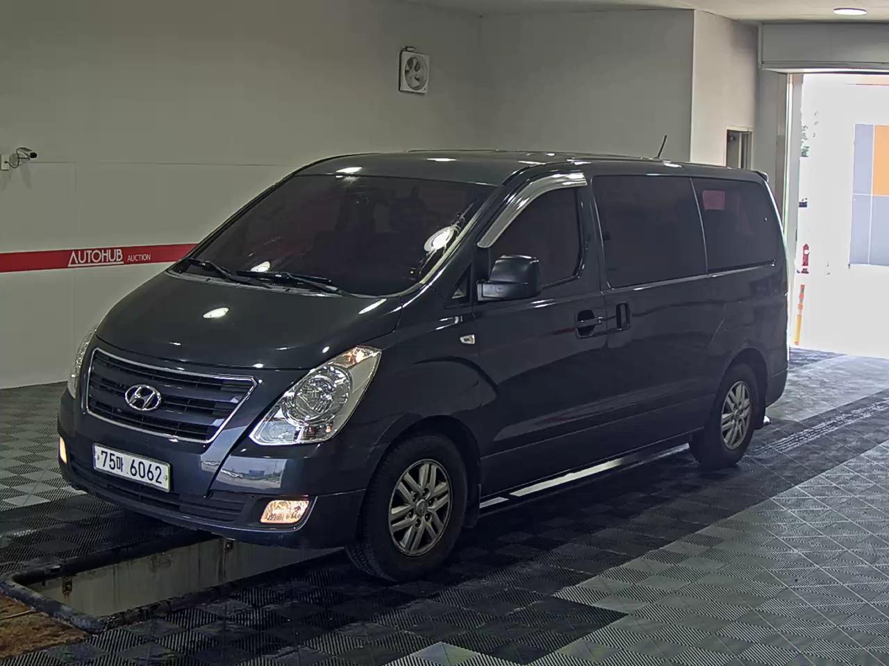 HYUNDAI GRAND STAREX