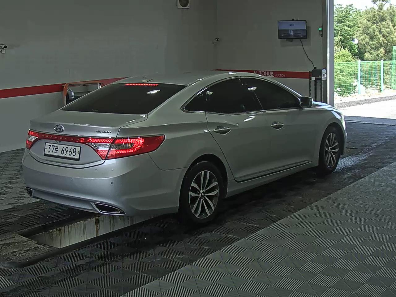 2012 - hyundai grandeur