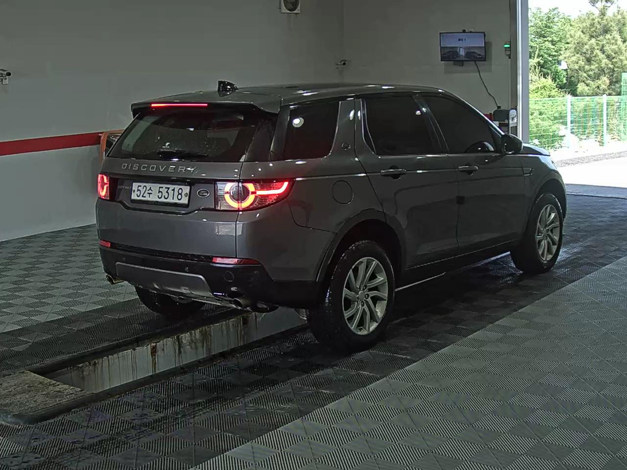 2018 - land rover discovery