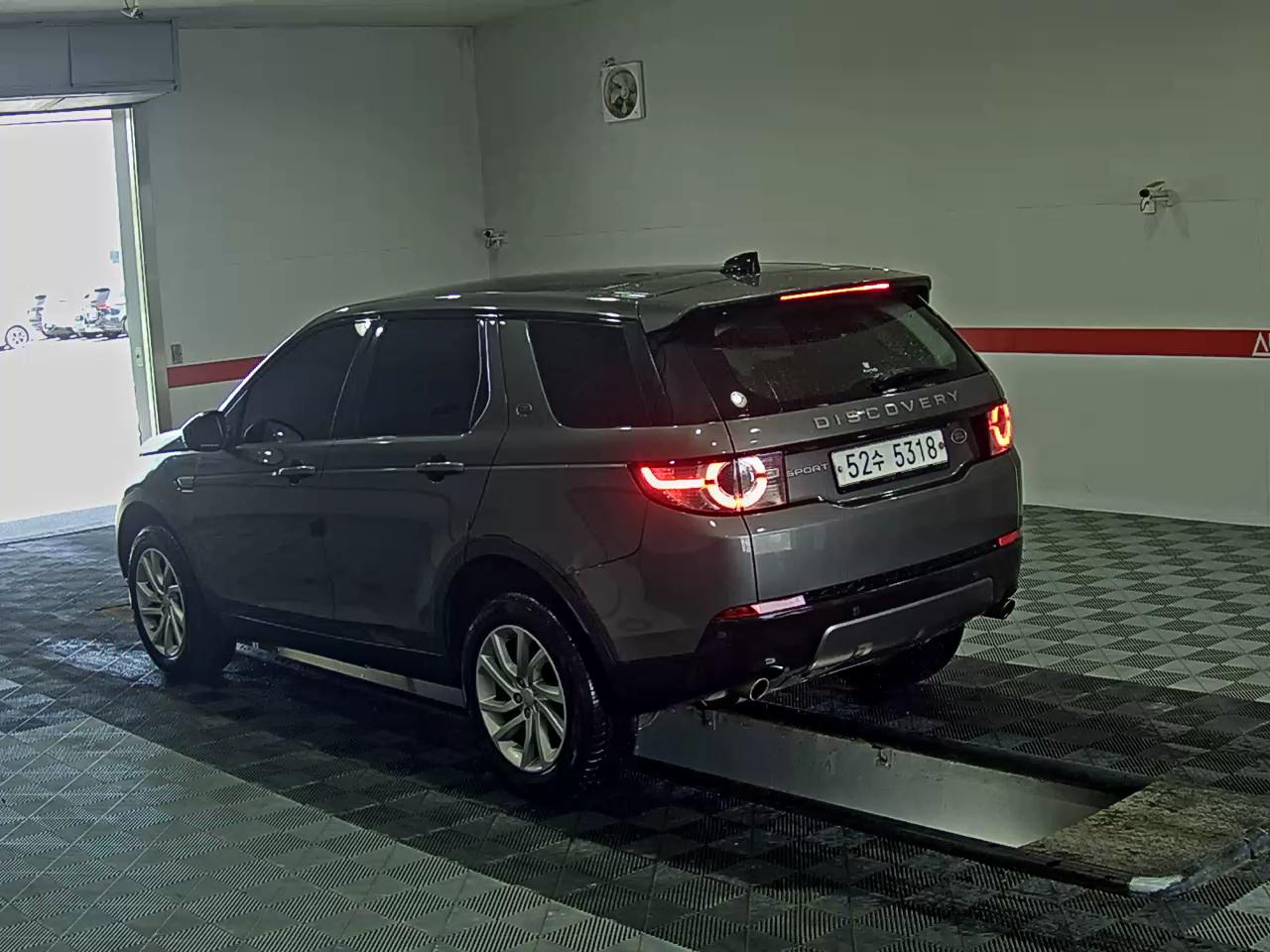 2018 - land rover discovery