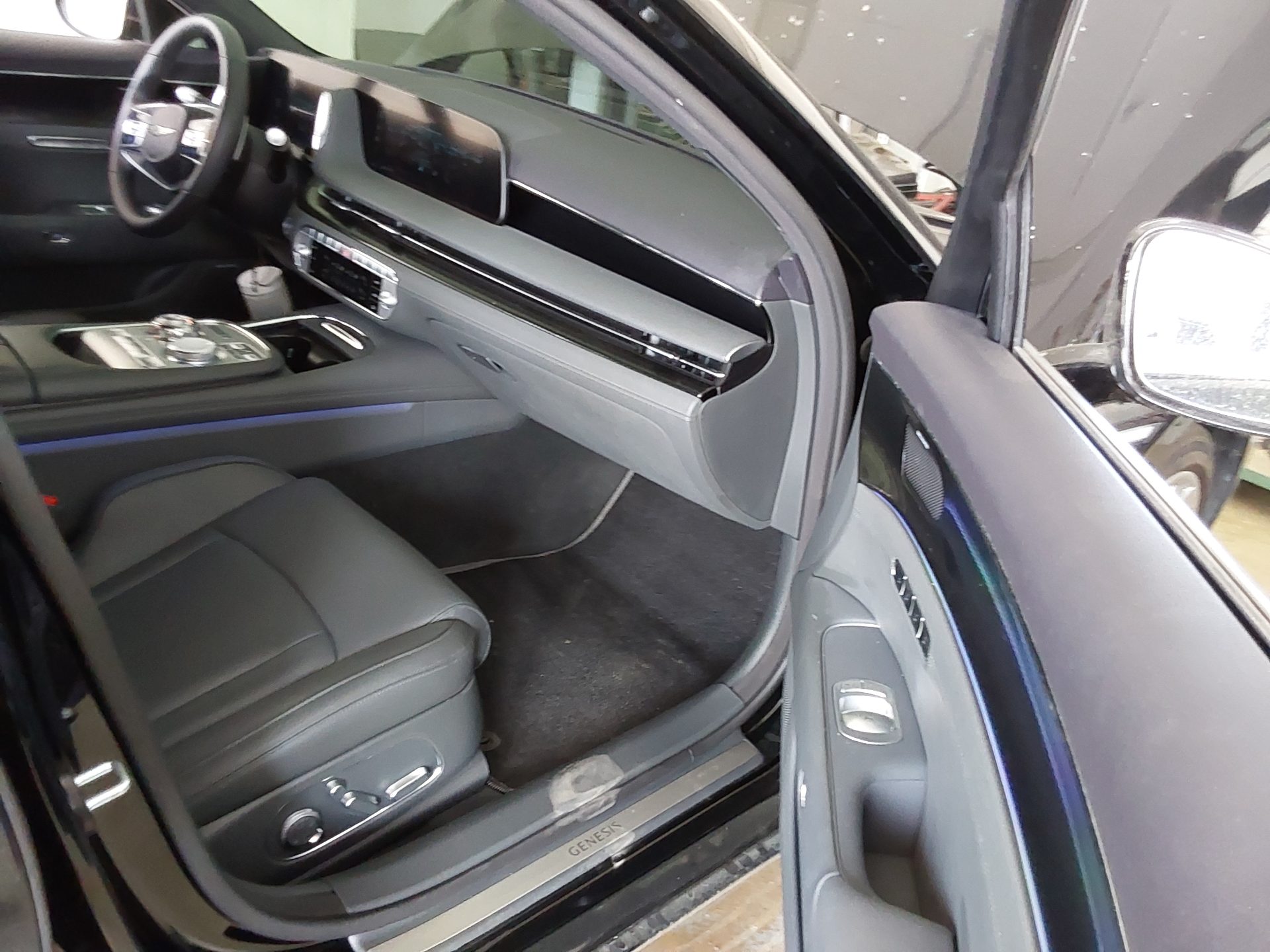 2023 - genesis g90