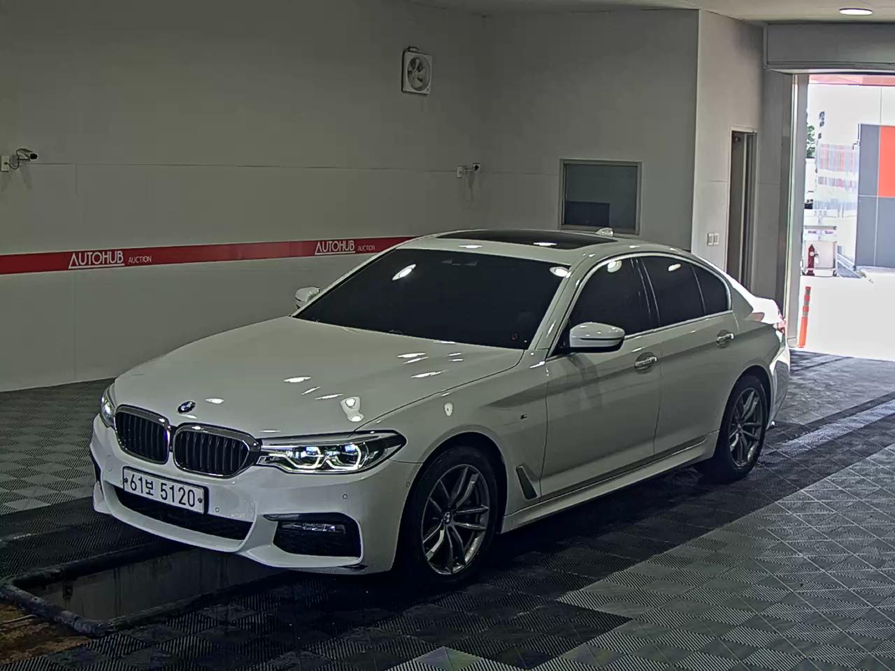 BMW 5 SERIES (7TH GEN) 530i xDrive M PACK