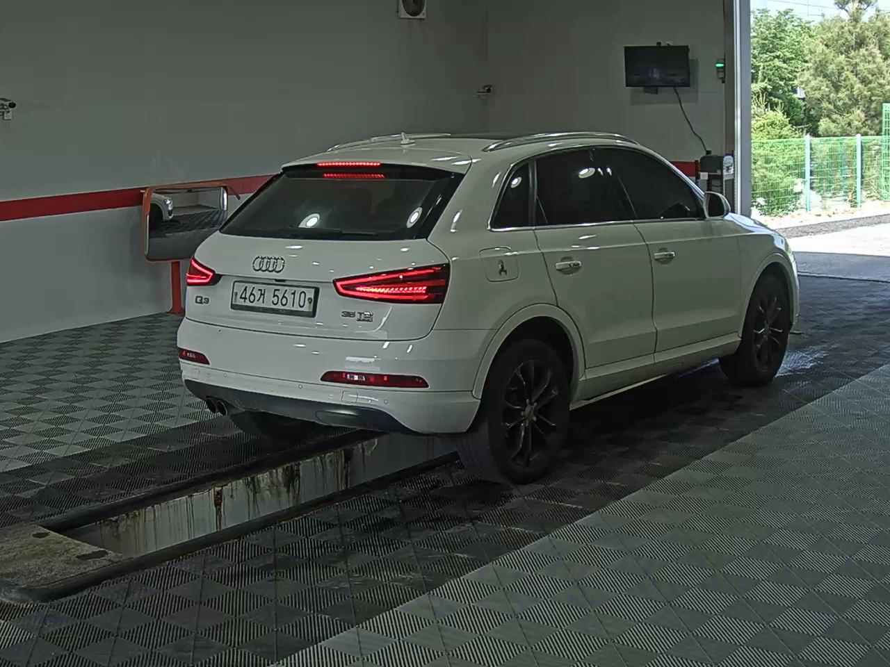 아우디 Q3 - 4