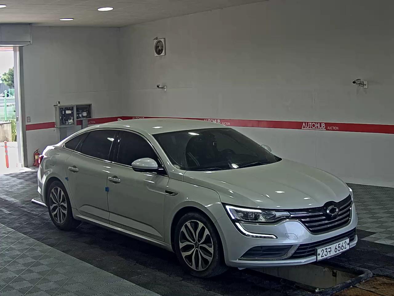2017 - renault sm6