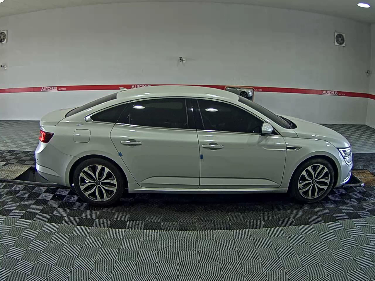 2017 - renault sm6