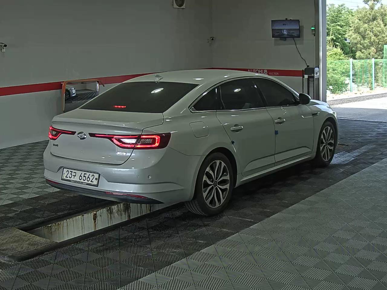 2017 - renault sm6