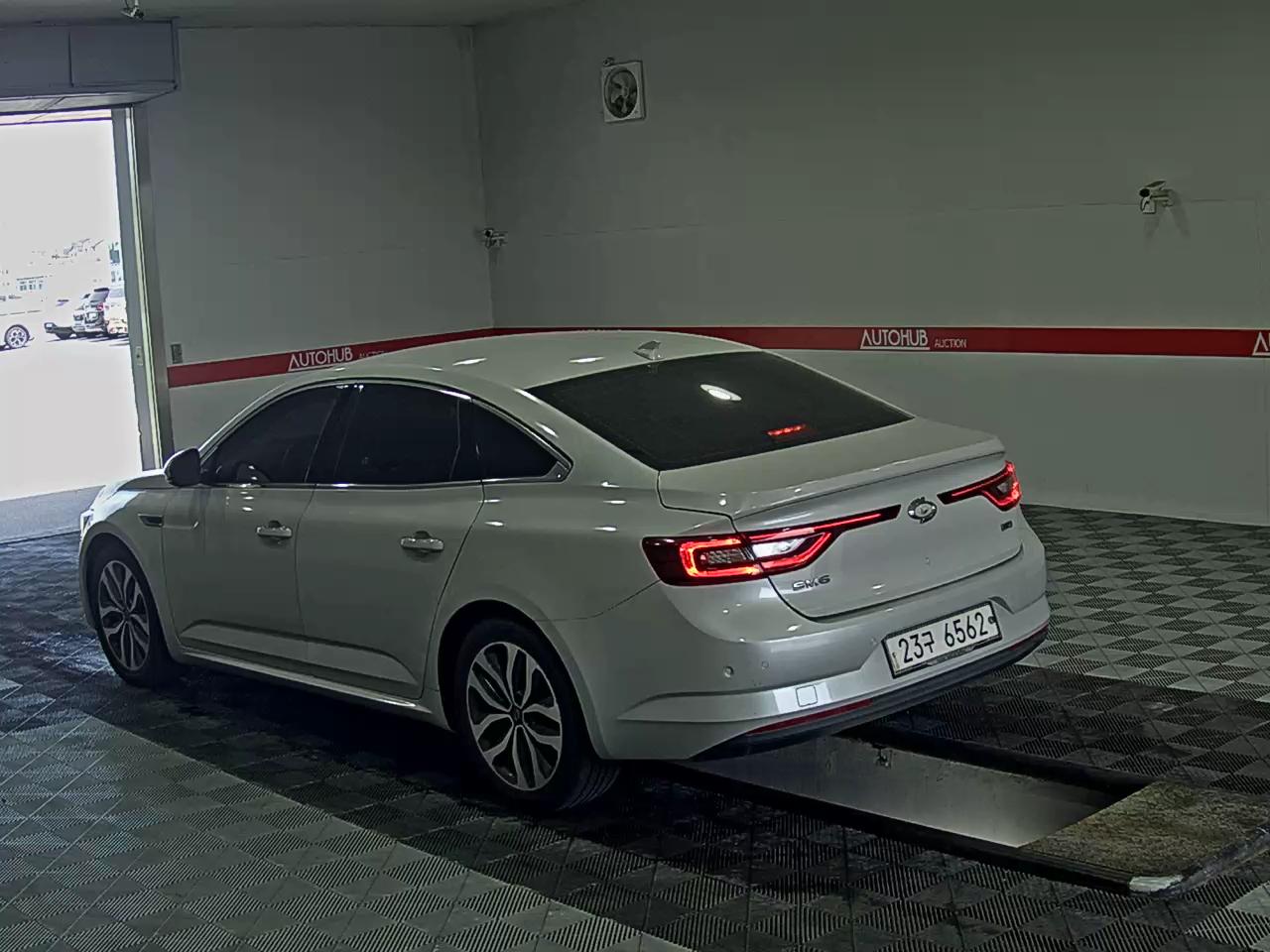 2017 - renault sm6