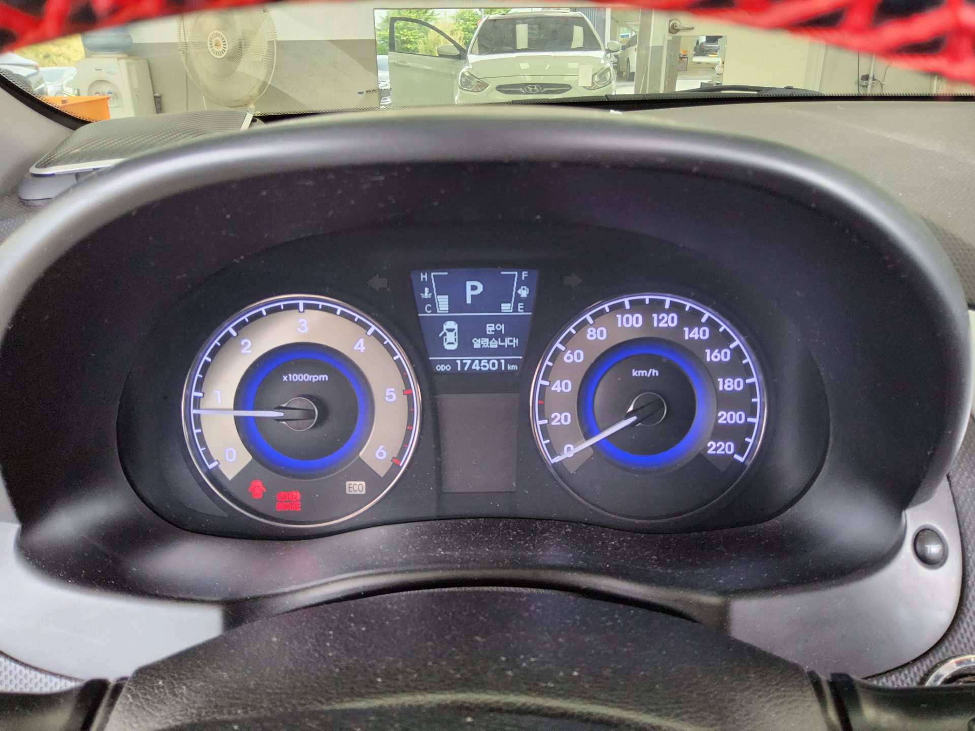 2012 - hyundai accent