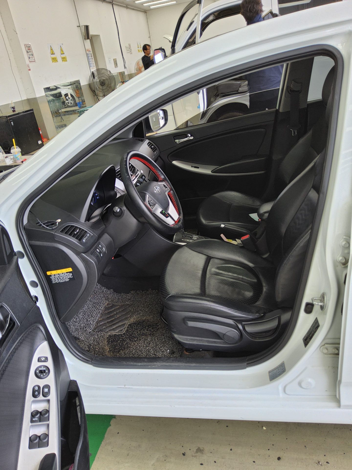 2012 - hyundai accent