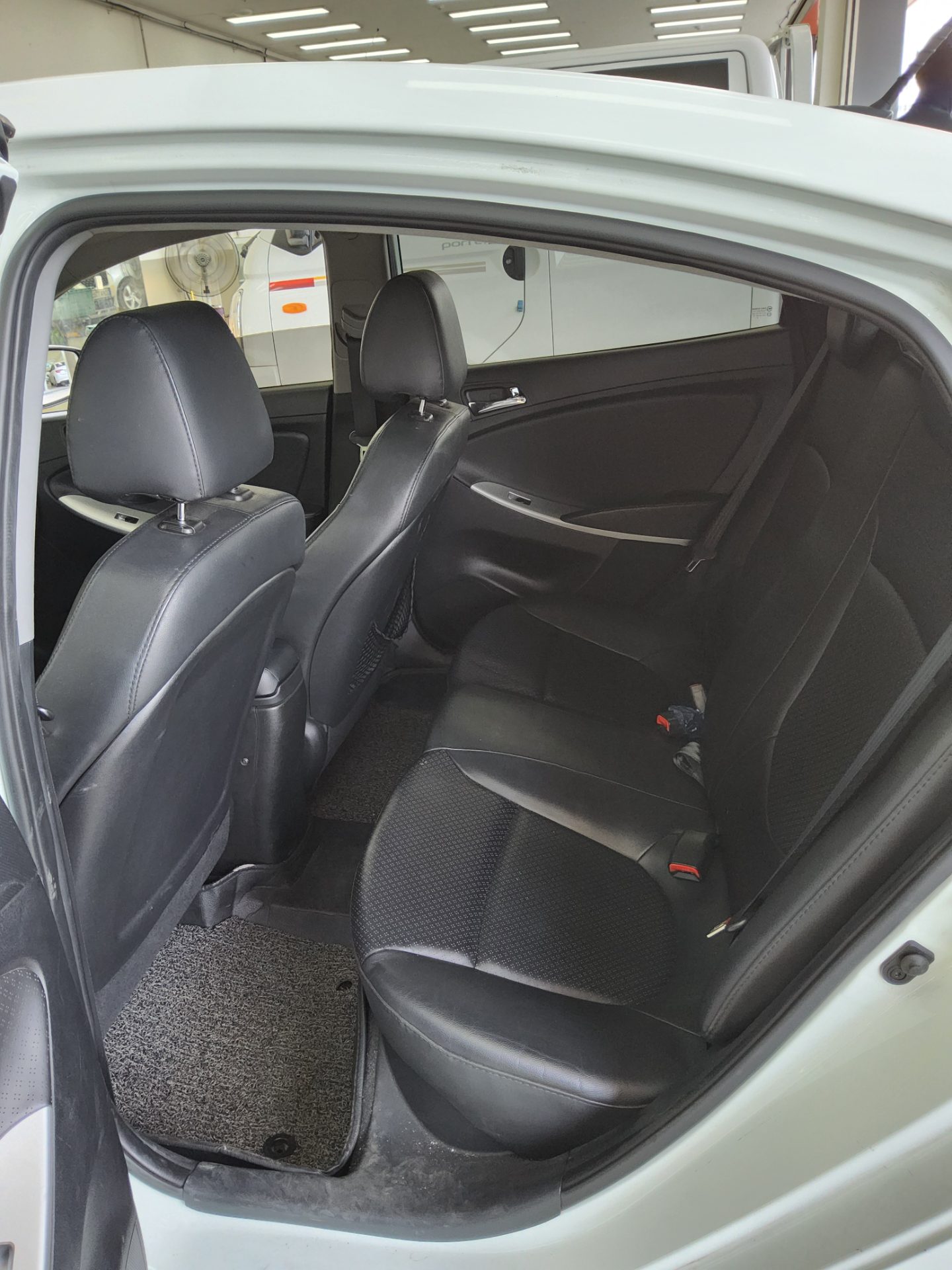 2012 - hyundai accent