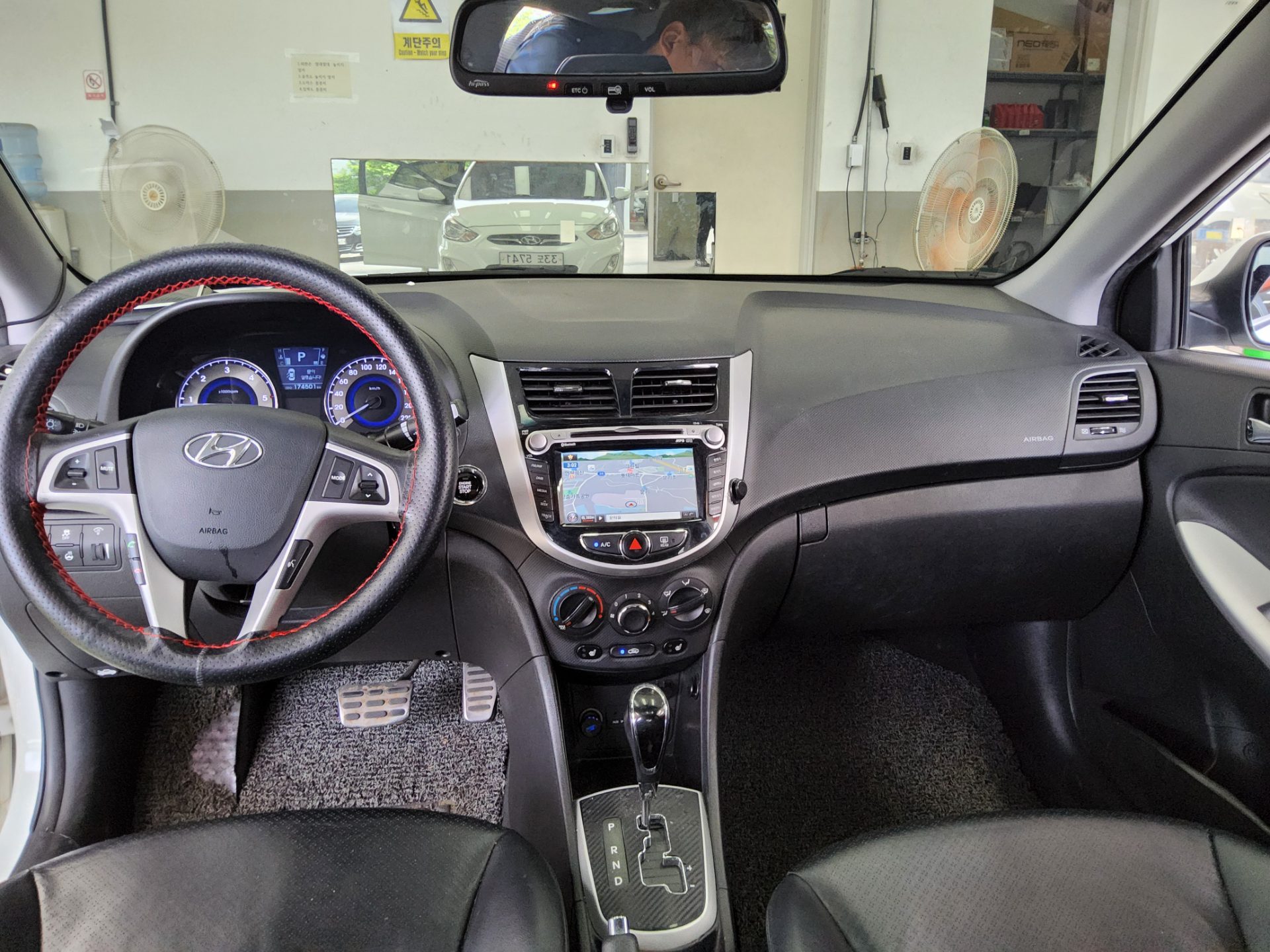 2012 - hyundai accent