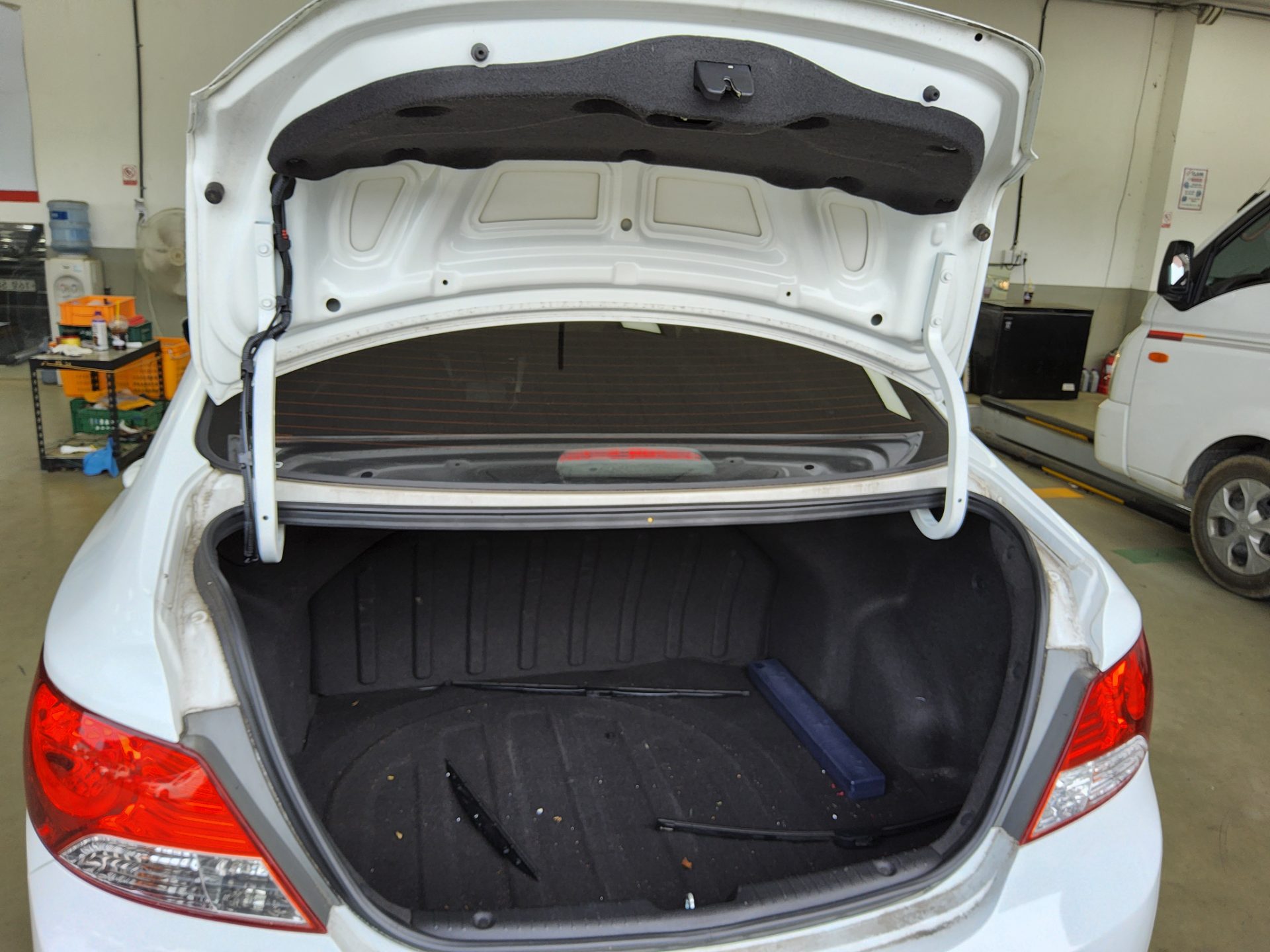 2012 - hyundai accent
