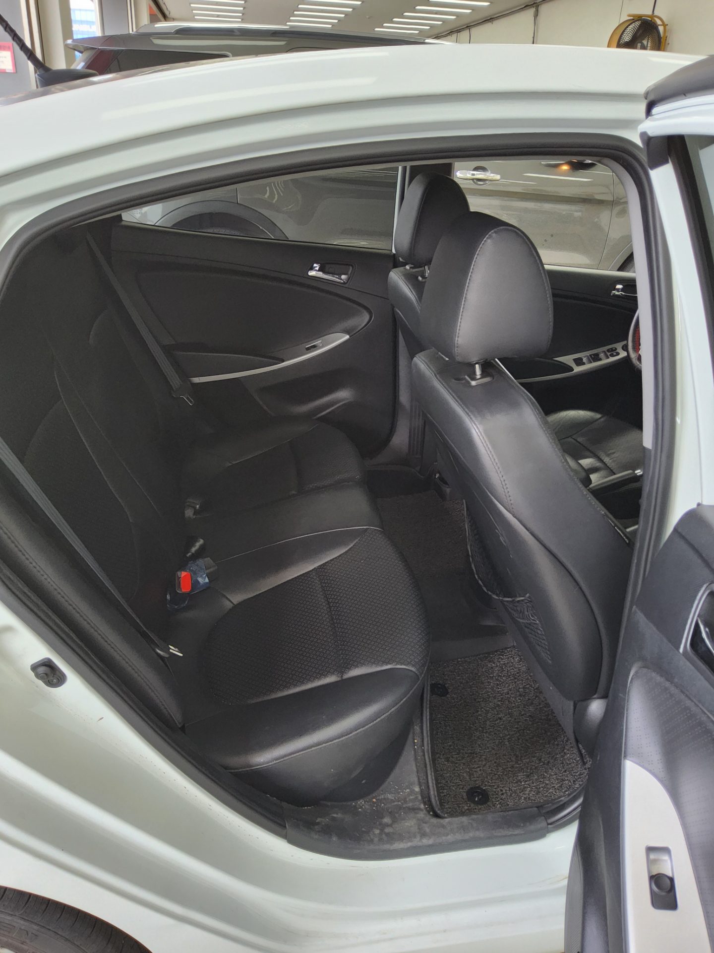 2012 - hyundai accent