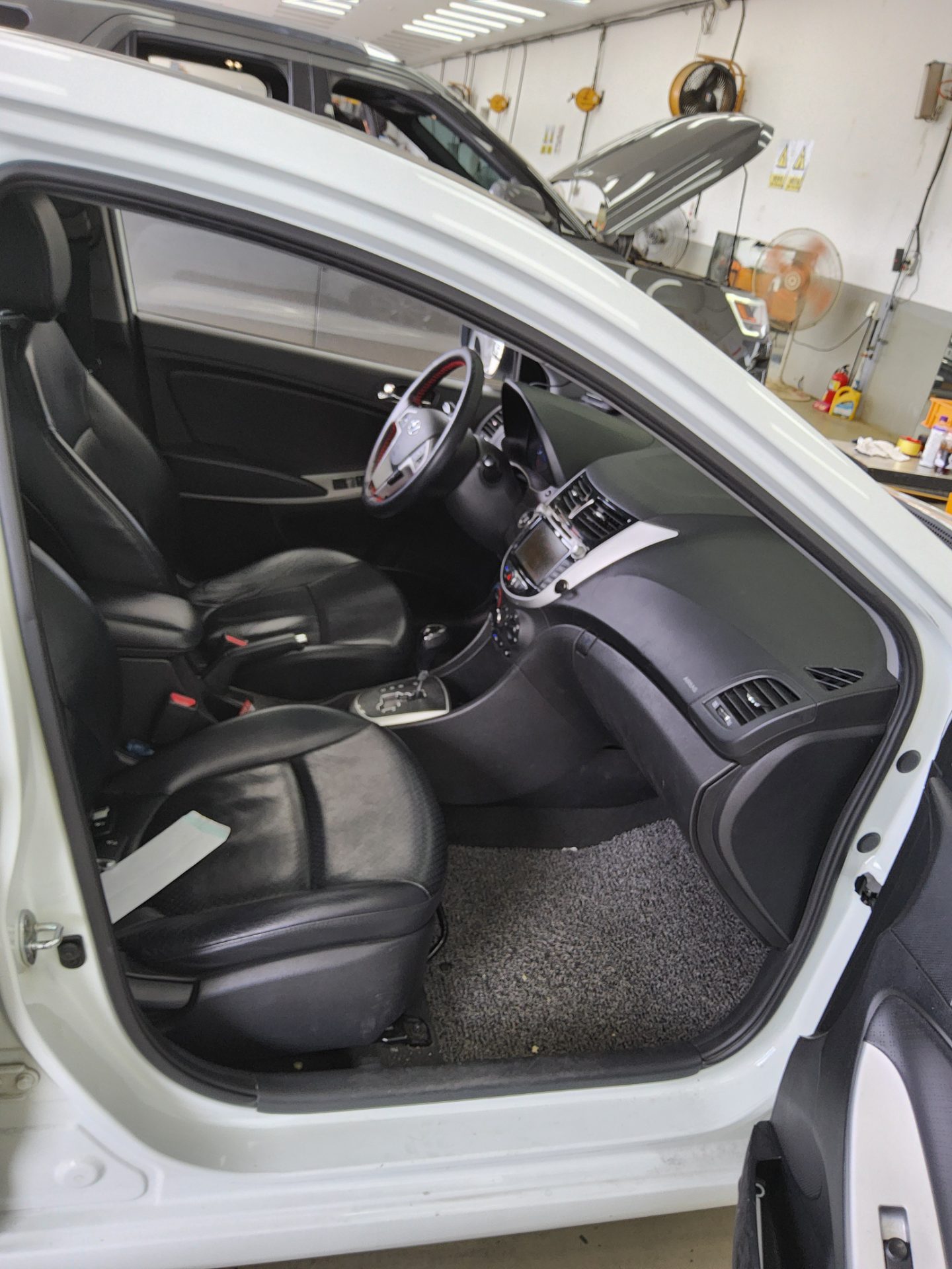 2012 - hyundai accent