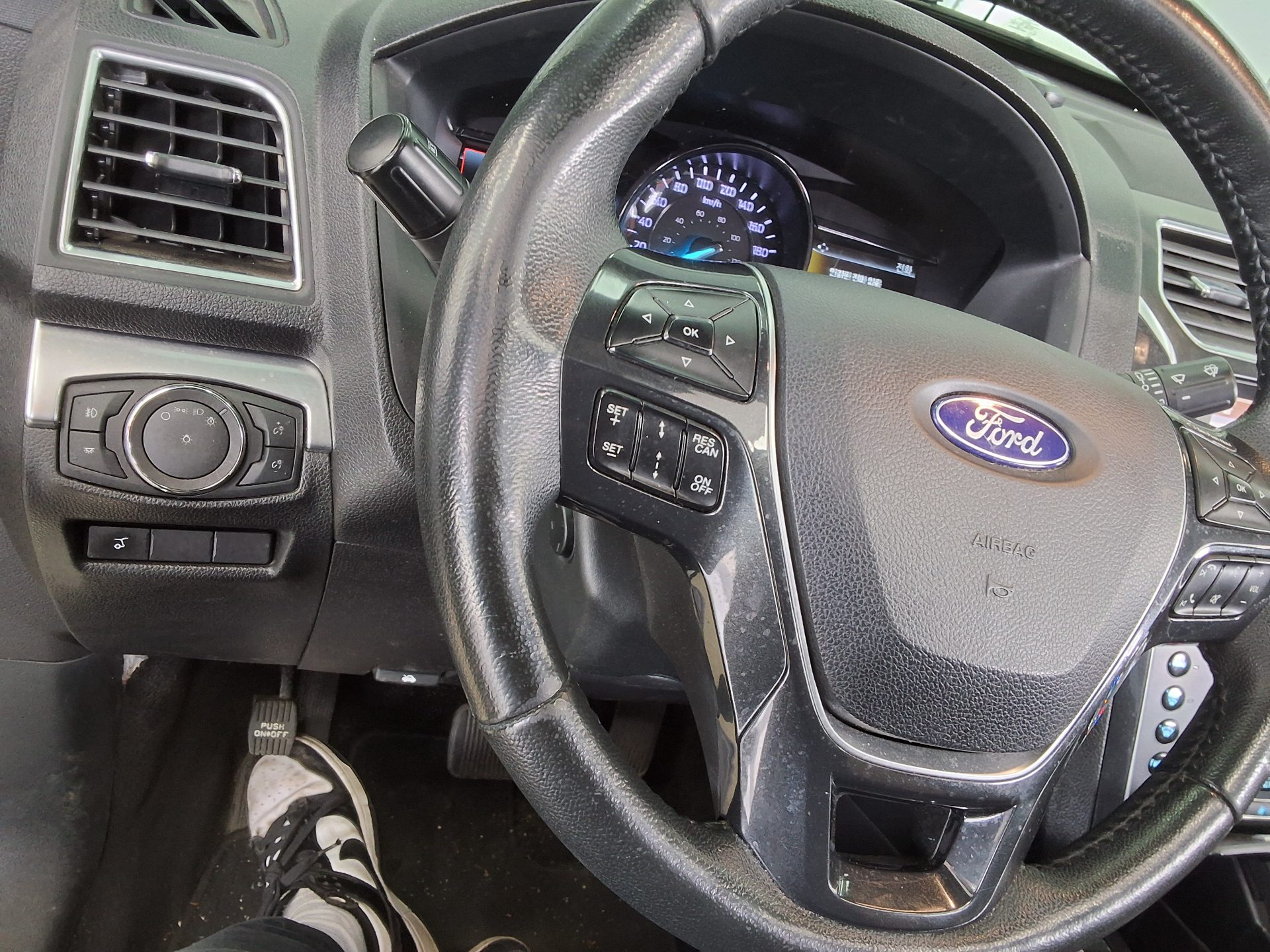 2018 - ford explorer