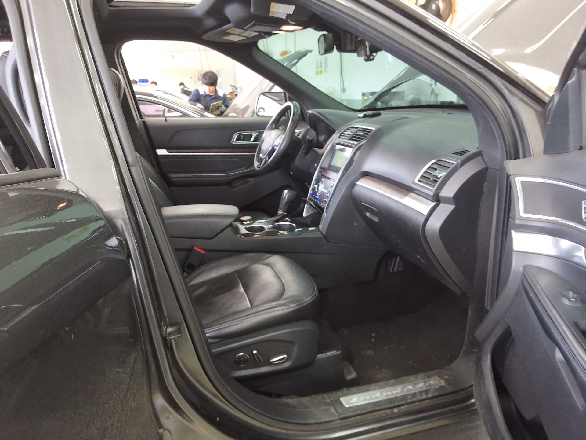 2018 - ford explorer