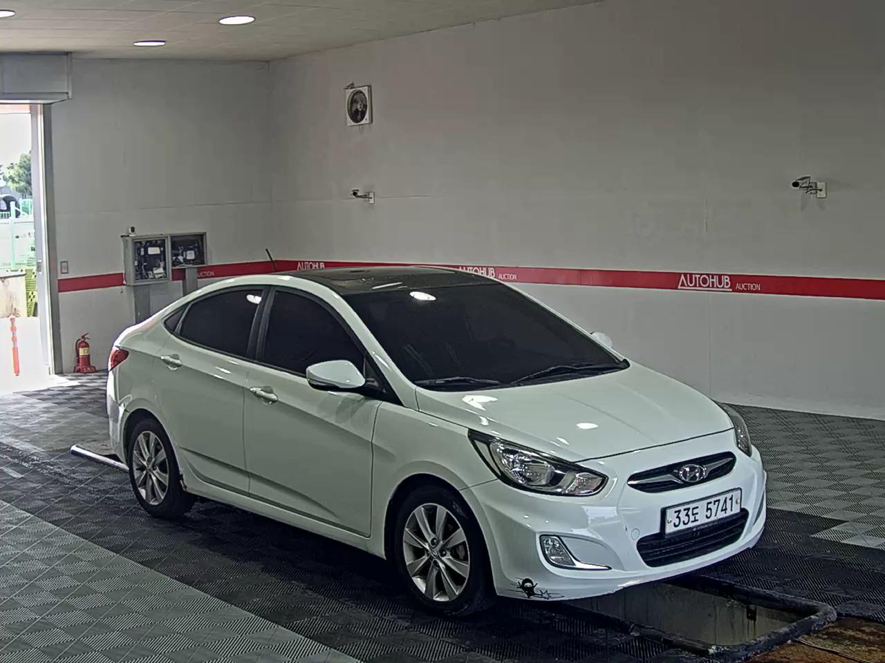 2012 - hyundai accent