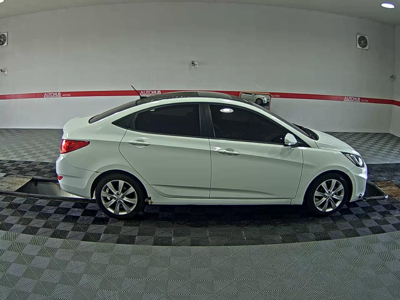 2012 - hyundai accent