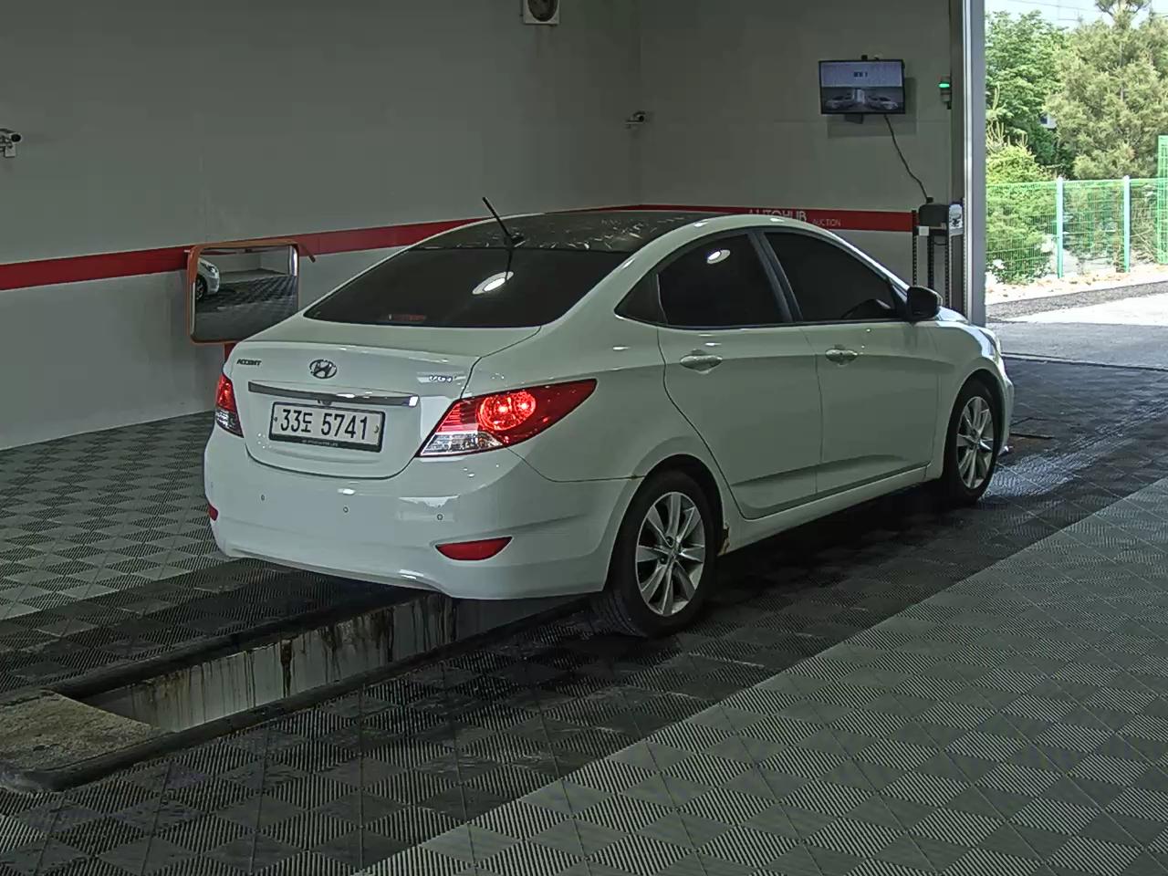2012 - hyundai accent