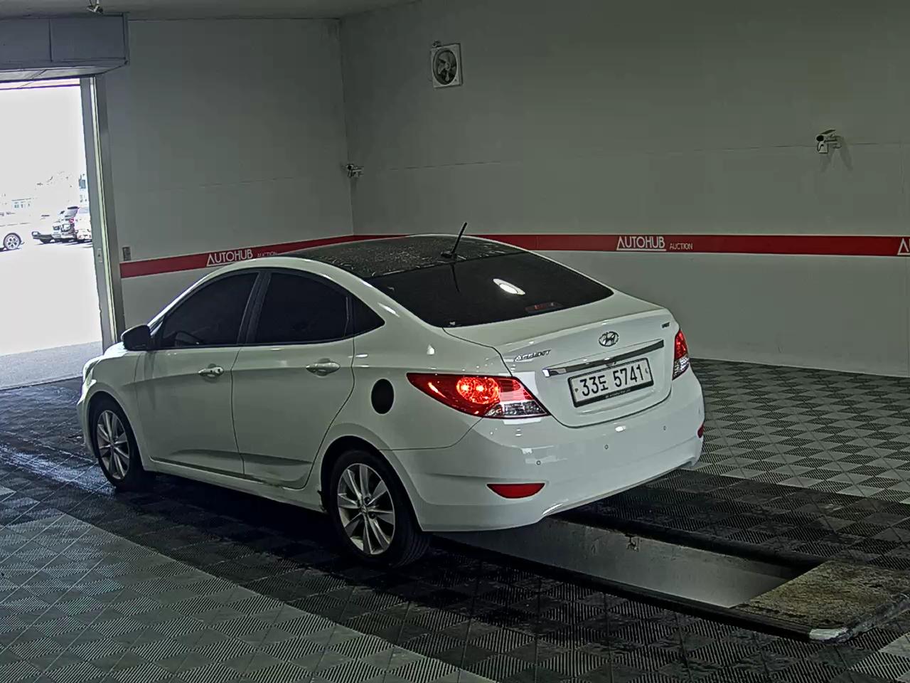 2012 - hyundai accent