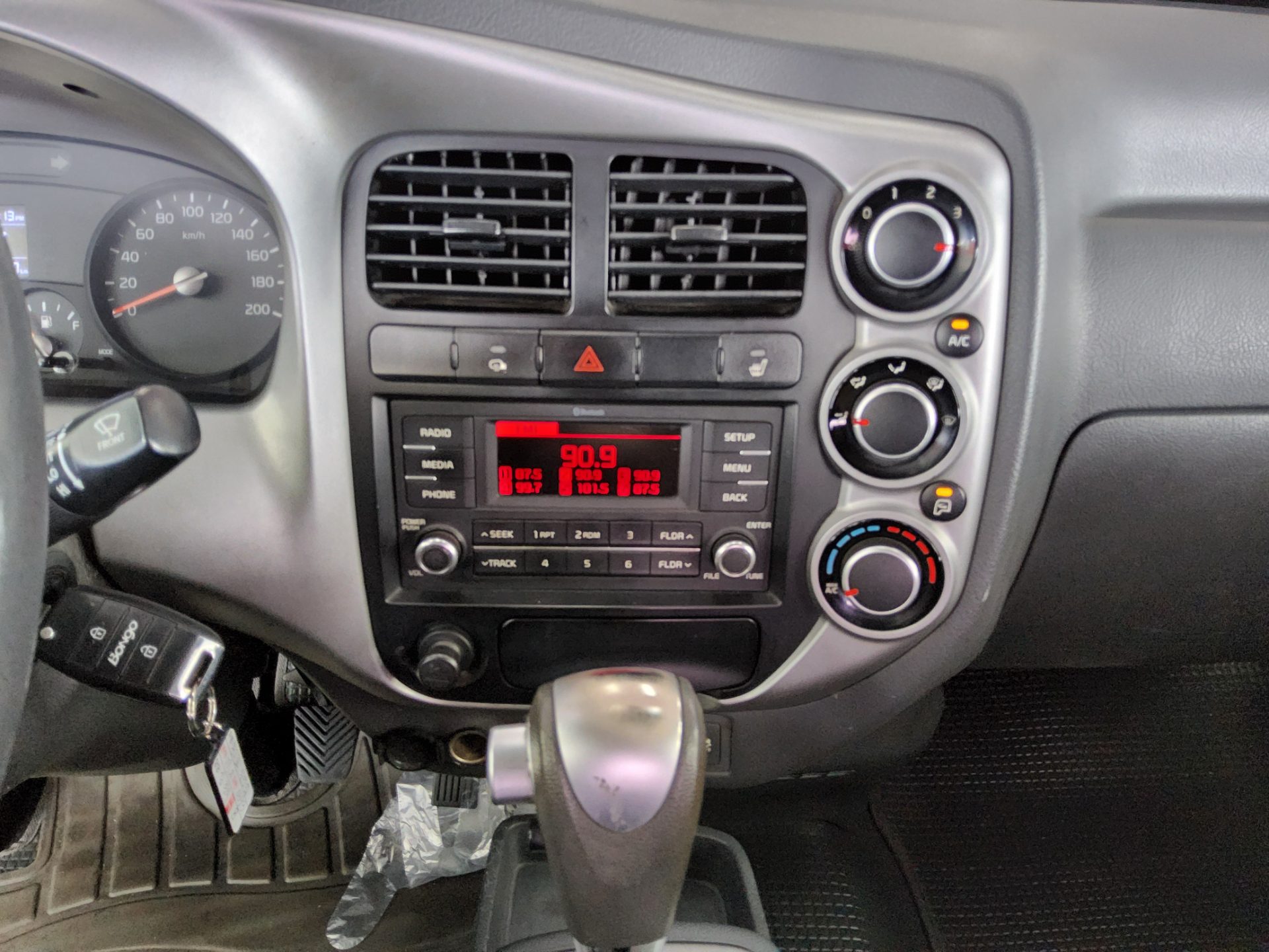 2017 - kia bongo