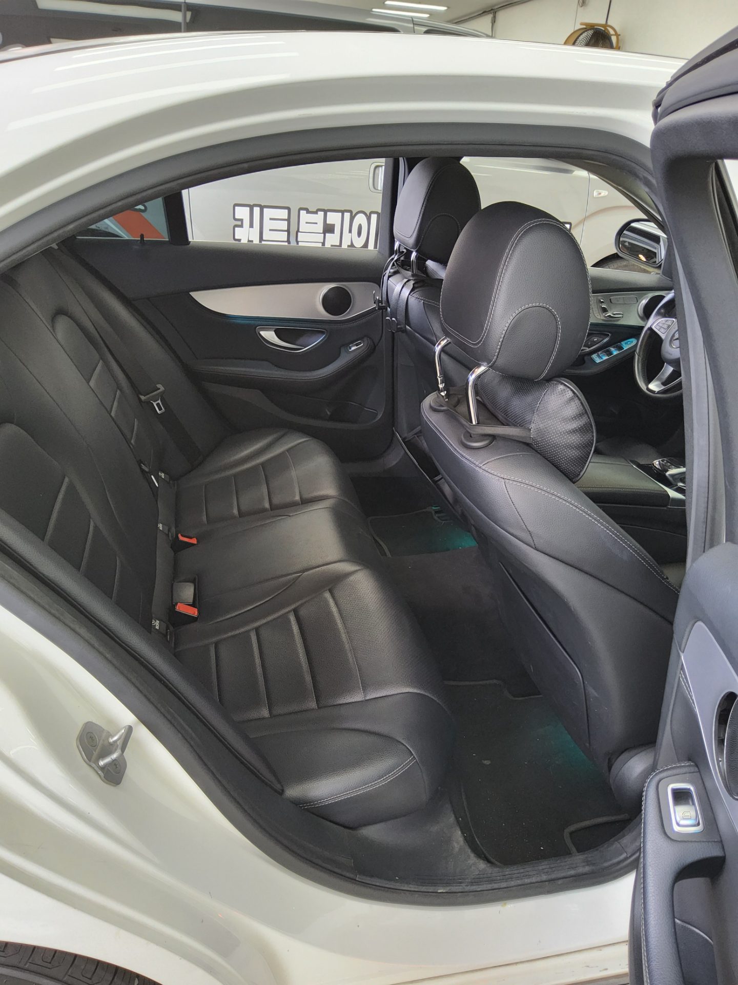 Mercedes-Benz C-Class - 12